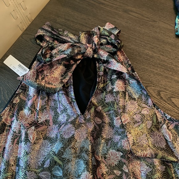 NWT Tie Neck Shimmering Floral Jacquard. - Picture 8 of 9